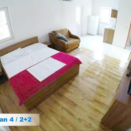 Kristinka Gostinjska kuća Vodice